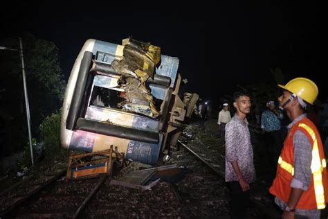 At least 15 killed and many injured when 2 trains collide in central Bangladesh